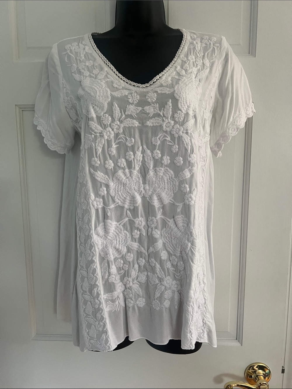 Soft Surroundings White Floral Embroidered V-Neck Tunic Top